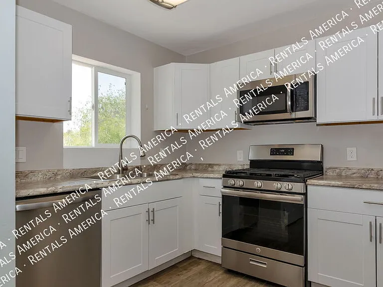 1420 N Winstel Blvd — Photo 6