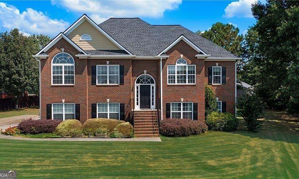 1st image of 21 Prestwick Loop NW