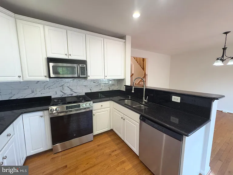24652 Kings Canyon Sq — Photo 8