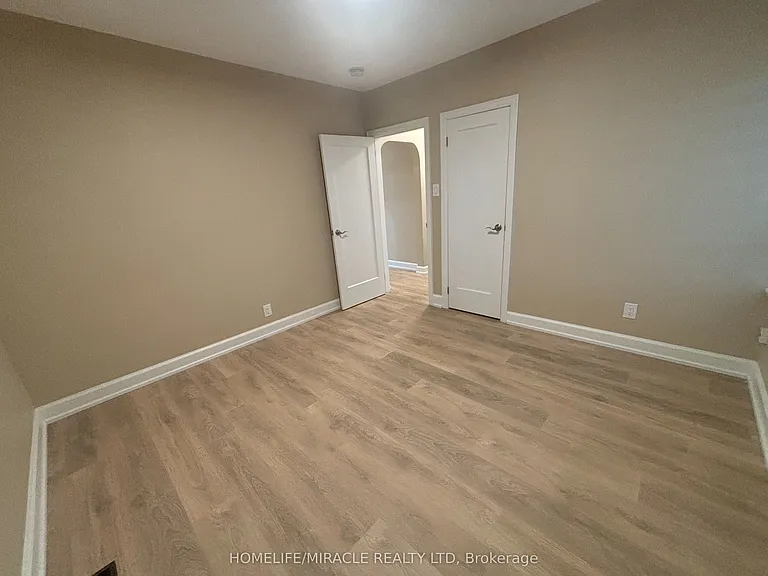 54 Hawman Ave #UPPER FLOOR — Photo 11