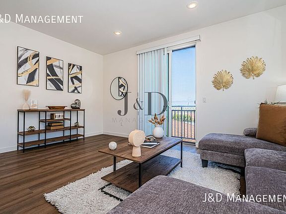 5th image of 5559 Lauretta St #202