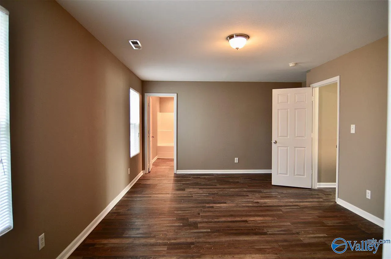 3 bed, 2.0 bath, 1397 sqft, $1,500 — Photo 4