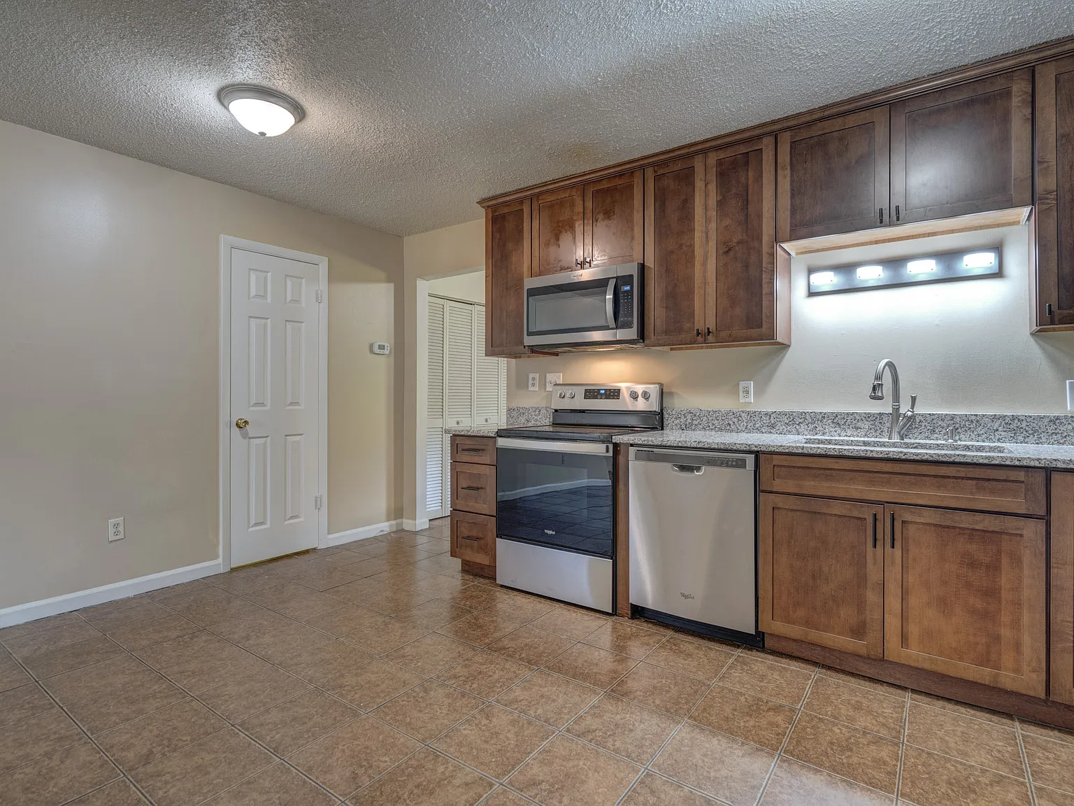 135 Clover Valley Cir — Photo 4