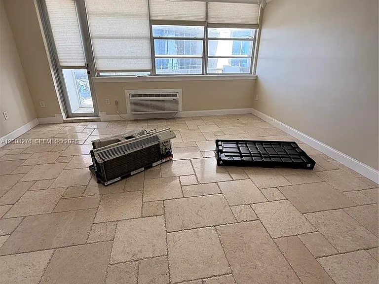 5313 Collins Ave #801 — Photo 2