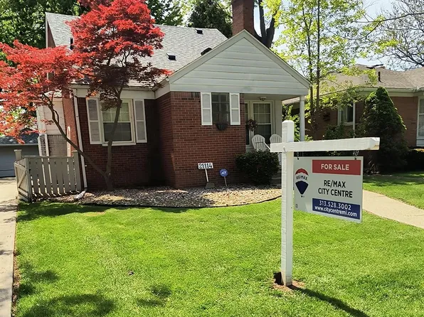 21114 Huntington Ave, Harper Woods, MI 48225