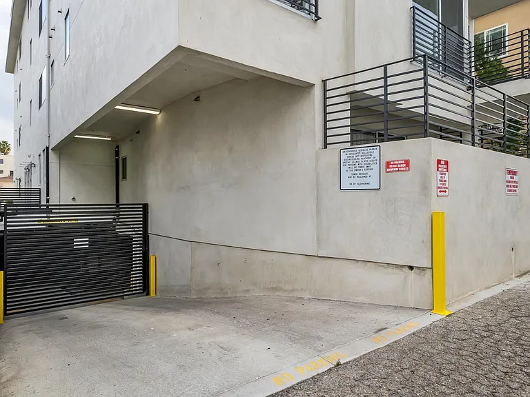 1063 S Wooster St #201 — Photo 12