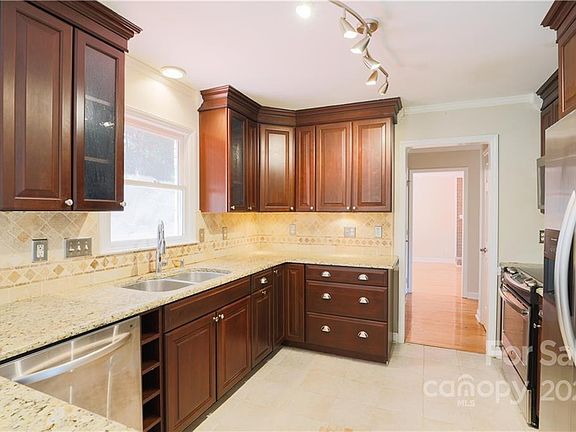 5th image of 1492 Freedom Ct