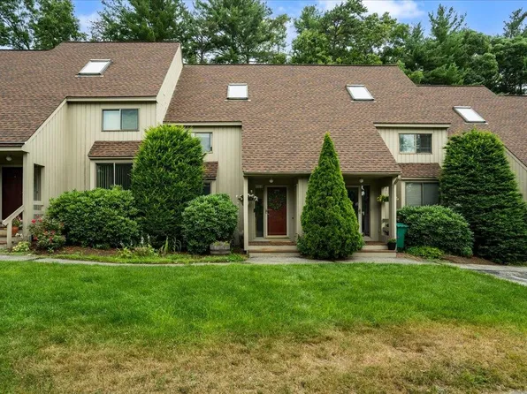 29 Pimlico Court, Bedford, NH 03110