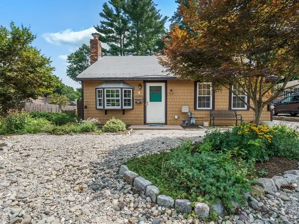 4 Yorks Rd, Framingham, MA 01701