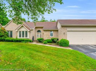 5348 Fairway Ct, West Bloomfield, MI 48323