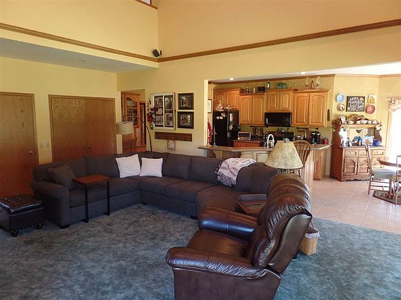 5th image of 9601 Oak Ln