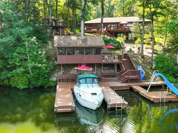 958 Pine Harbour Dr, Mineral, VA 23117