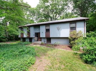 2 Brocketts Point Rd, Branford, CT 06405