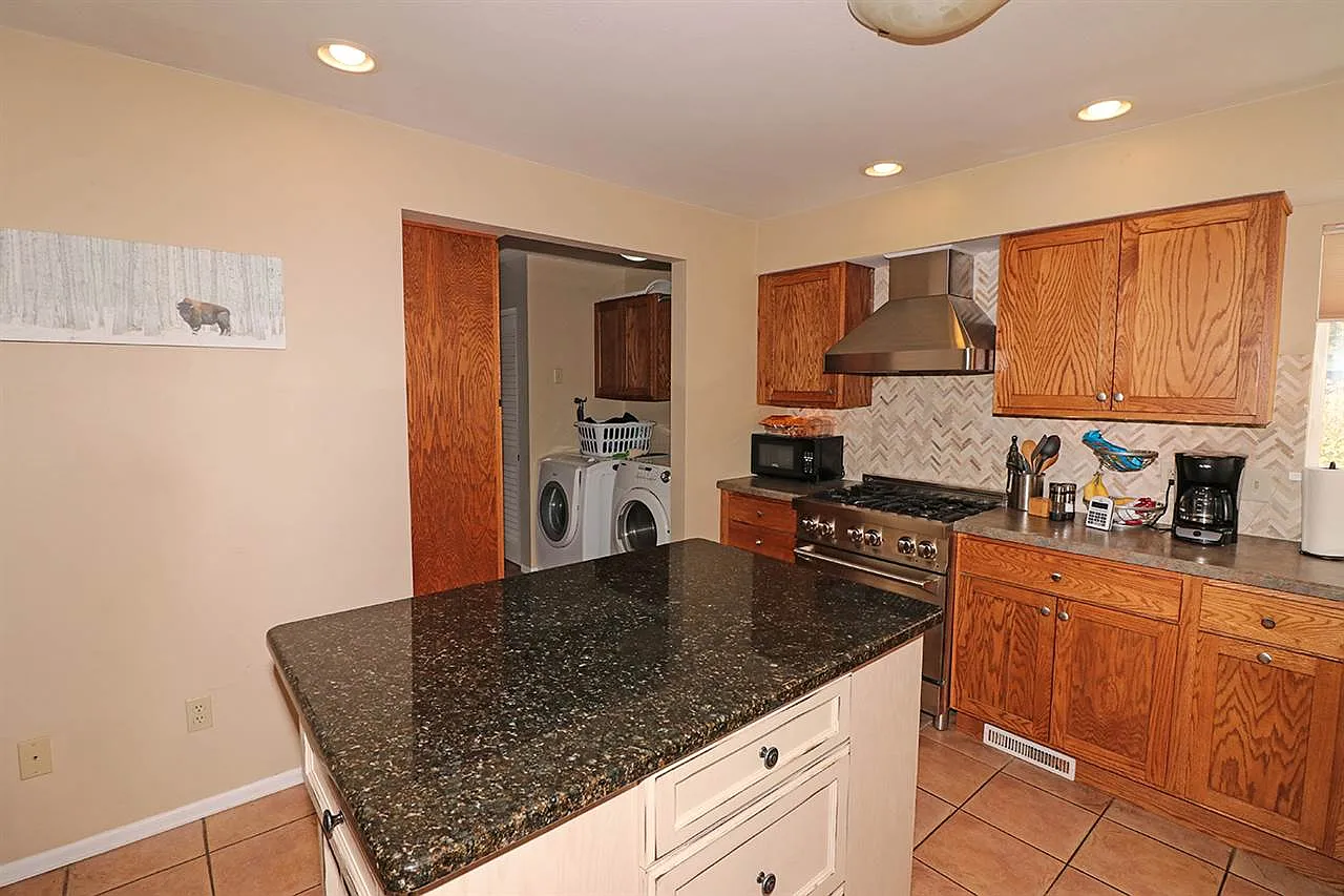 4 bed, 1404 sqft, $2,300 — Photo 3