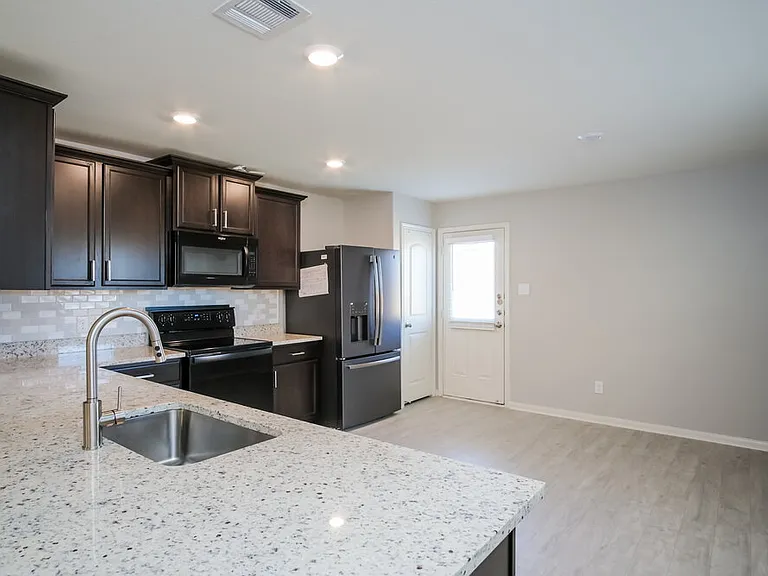 1532 Amy Dr — Photo 7