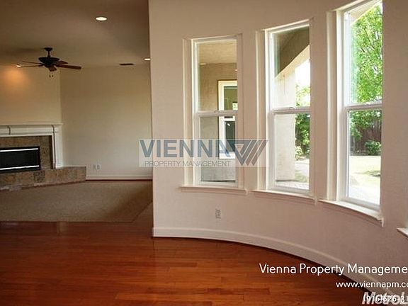 5th image of 3260 Black Oak Dr
