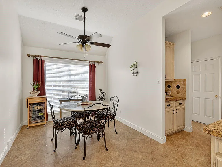 502 Ernst Ct — Photo 7