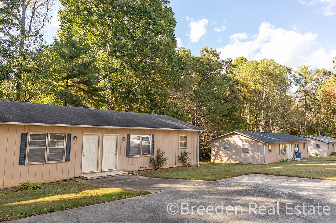 077-01: Gamecroft Duplexes - 2B — Photo 1