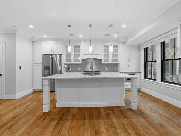 160 W Broadway Unit 202, Boston, MA 02127