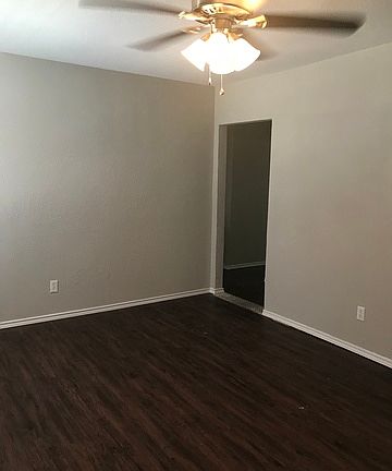 2nd image of 936 Thompson Pl