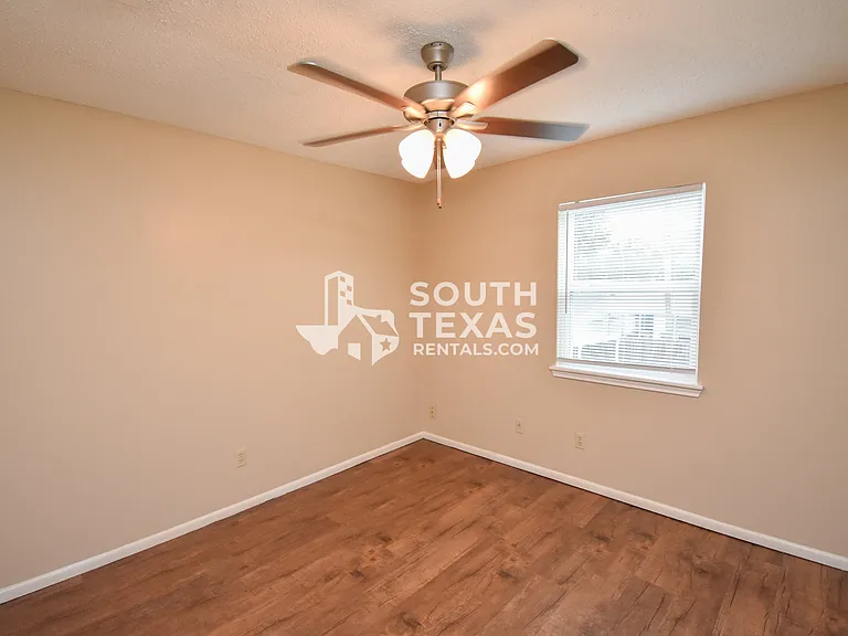 609 Sherwood Dr #G — Photo 8