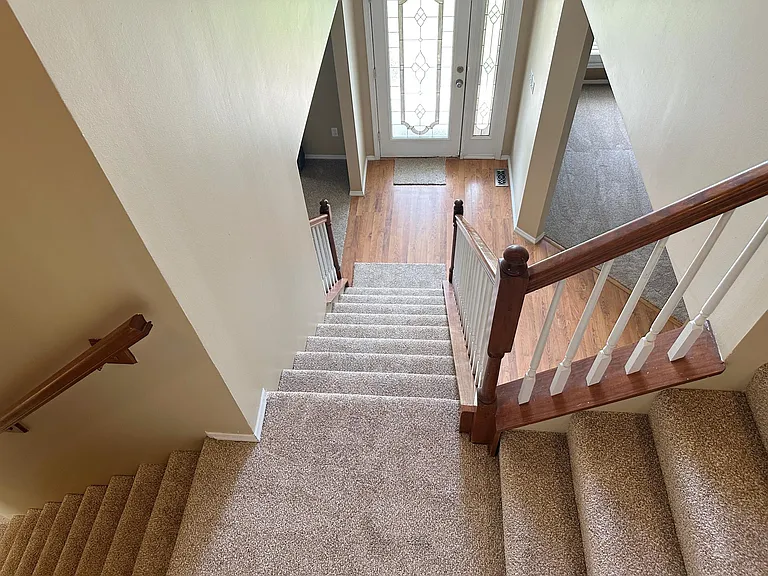 260 Valleybrook Ct — Photo 4
