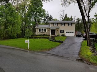 10 Redondo Dr, Poughkeepsie, NY