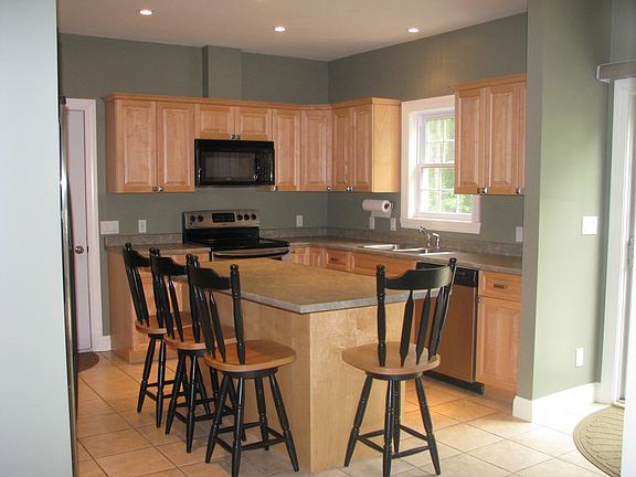 4th image of 35 Sand Hill Dr