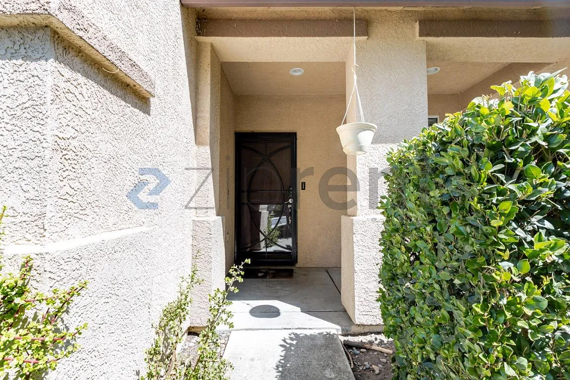 4 bed, 2.5 bath, 2000 sqft, $3,250 — Photo 4