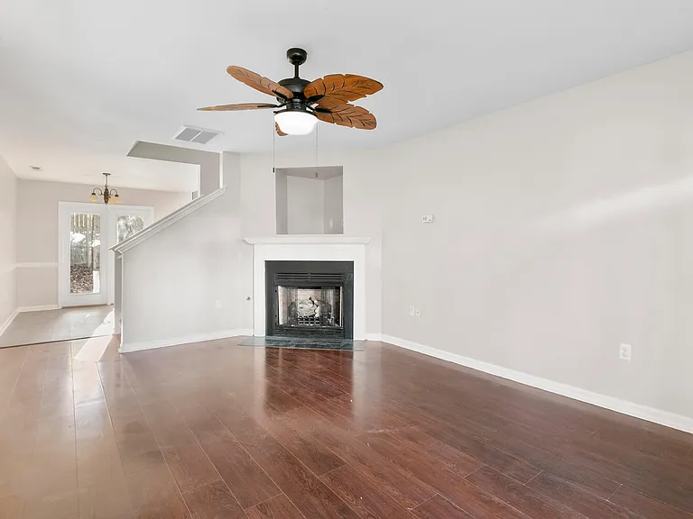 55 Thea Ln — Photo 5