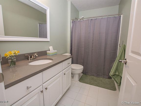 4th image of 3918 Oakcrest Ct SE