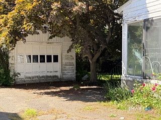 3rd image of 165 Overland Avenue