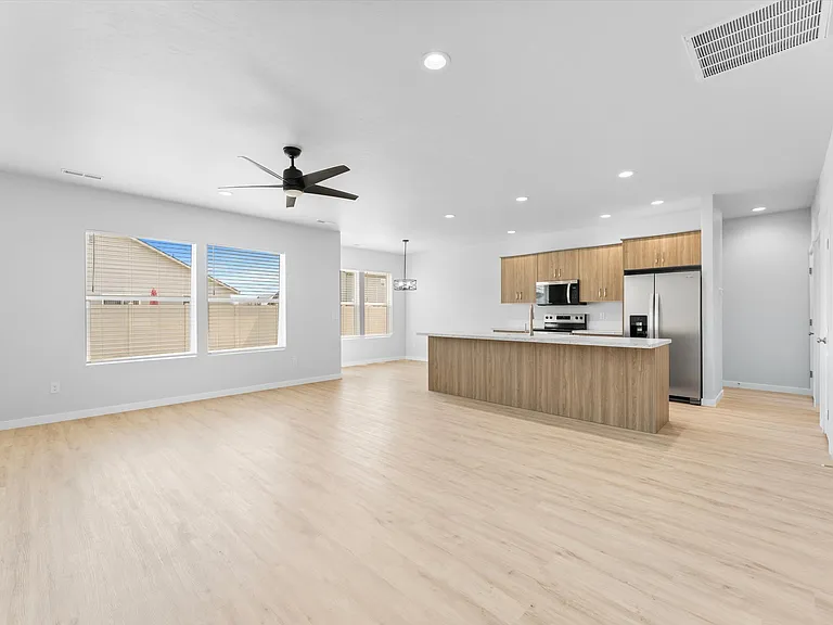 510 Waverly Ave — Photo 6