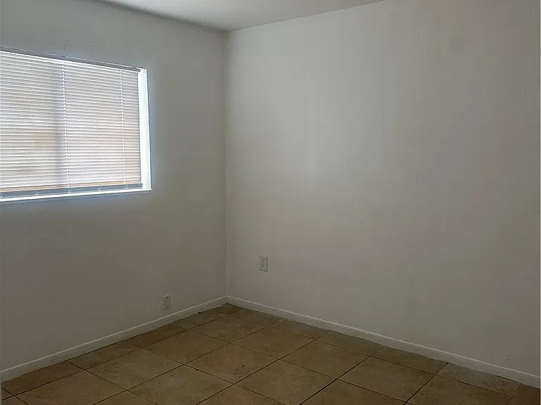 213 10th St NW — Photo 6