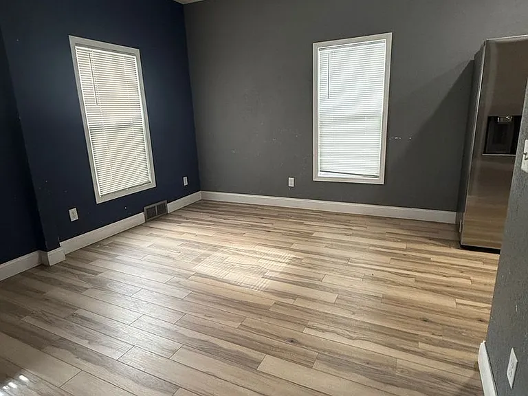 226 Ferry St — Photo 5