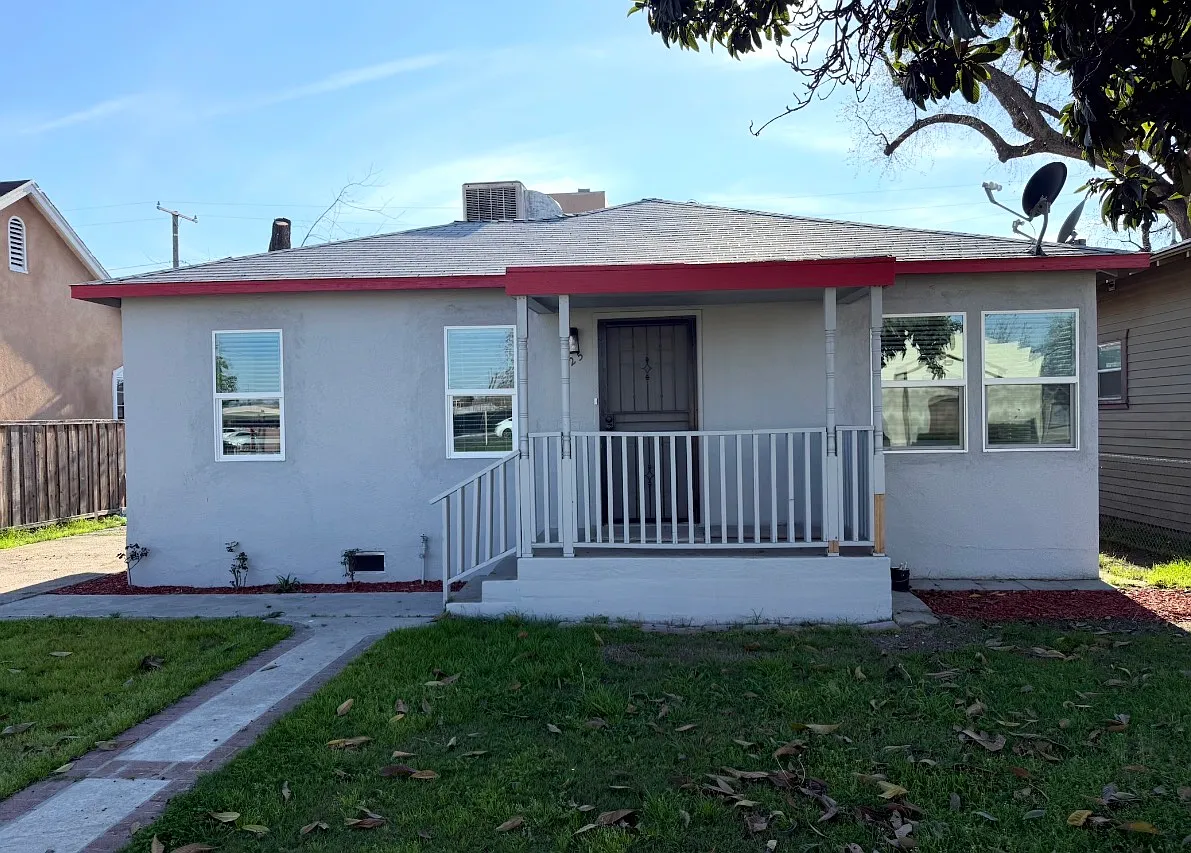 3 bed, 1185 sqft, $1,800 — Photo 1