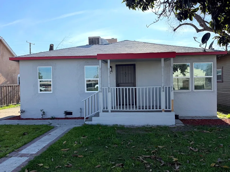 125 NW 3rd Ave