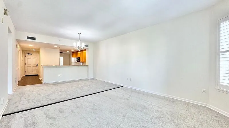 2 bed, 2.0 bath, 1287 sqft — Photo 2