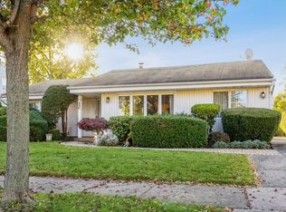 62 E End Ave, Hicksville, NY 11801