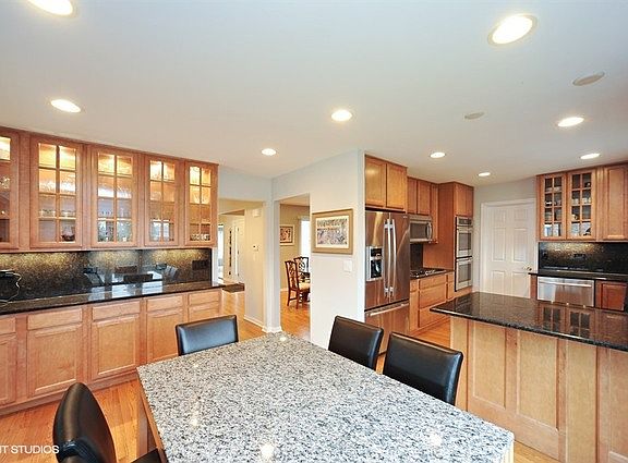 4th image of 775 Castlewood Ln