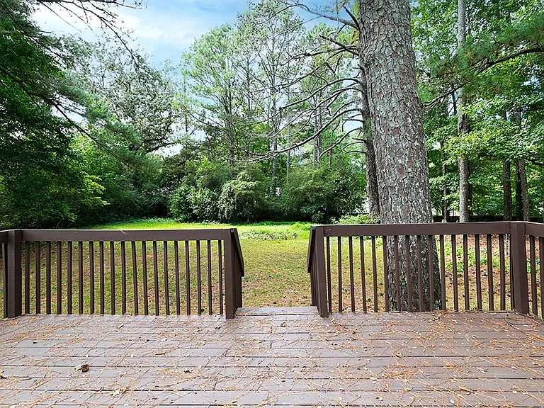 2506 Kingsley Dr NE — Photo 23
