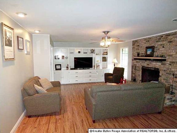 3rd image of 25330 Hackberry Ln