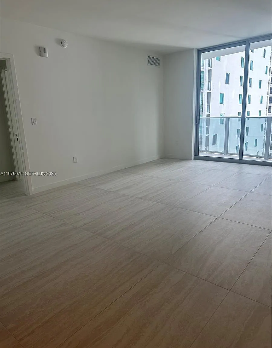 1 bed, 1.0 bath, 833 sqft, $4,000 — Photo 3