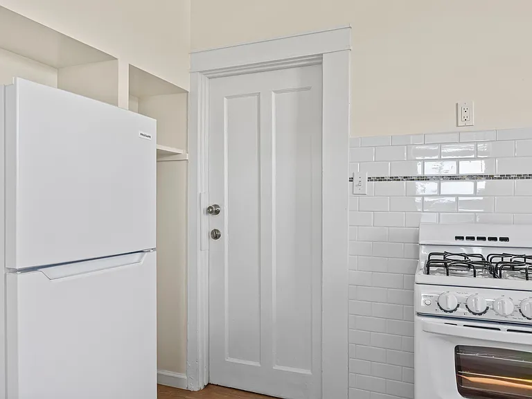 35 North St #B — Photo 4