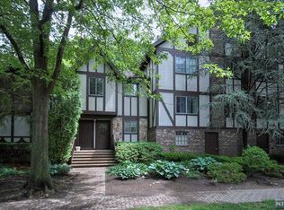 3712 Mark Twain Way, Mahwah, NJ 07430