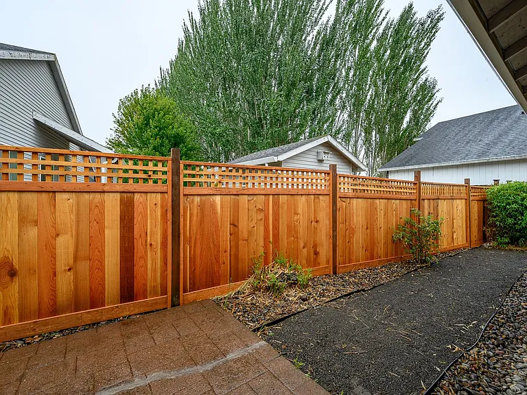 357 NE Faulconer Ct — Photo 23