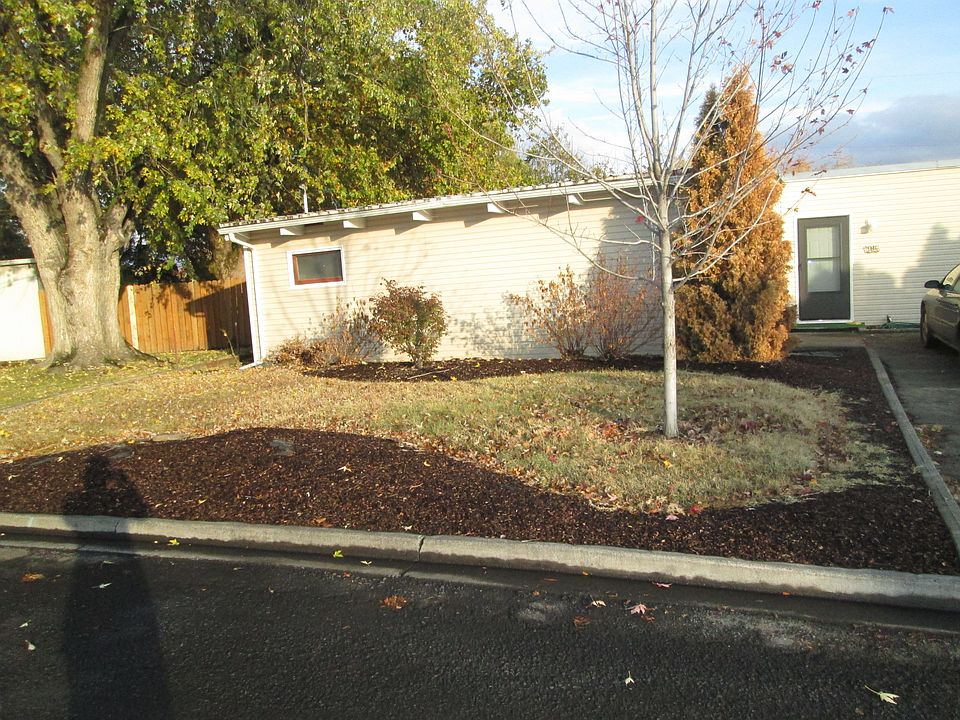 1st image of 1215 SE Dewey Dr