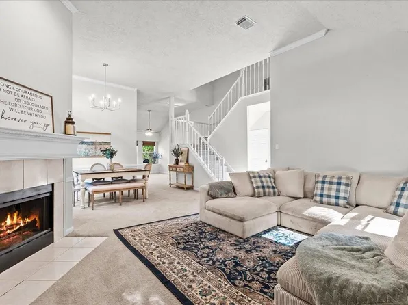 514 Welford Ln, Highlands, TX 77562