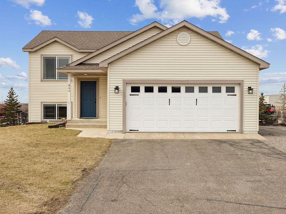 1st image of 844 Poplar Dr SE
