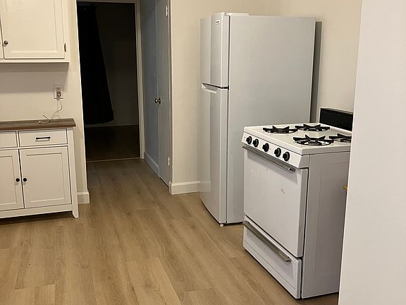 5th image of 414 W 8th St #414